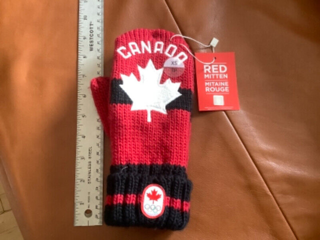 2018 PYEONG CHANG CANADA OLYMPIC MITTS - NEW W/ TAGS- HBC - XS in Arts & Collectibles in Thunder Bay