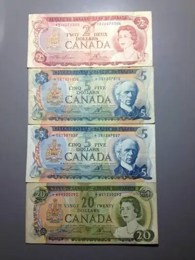 Ensemble de 4 Billets Canadiens avec etoile de remplacement ASTERISK tous en excellente condition. B...