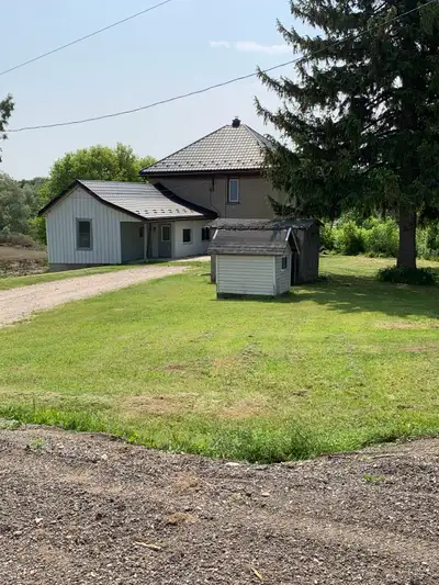 Farm house for rent . Gorgeous private treed setting with apx. 1 acre of yard and lawns. Capable to...