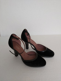 Women's velvet/leather trim heels