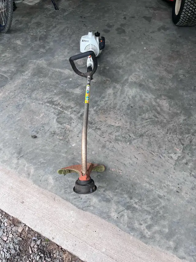 Stihl FS 38 weed wacker in Lawnmowers & Leaf Blowers in Annapolis Valley - Image 3