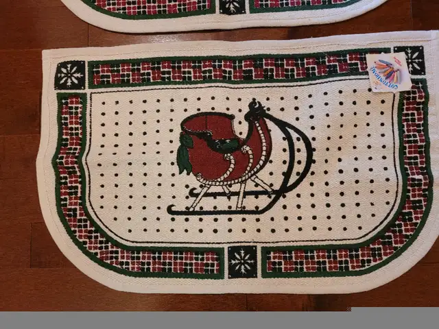 Christmas Accent Floor Rugs (EACH) in Holiday, Event & Seasonal in Markham / York Region - Image 4