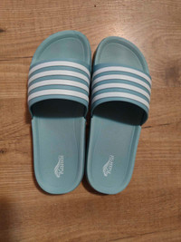 Brand new Spring/Beach Slippers 