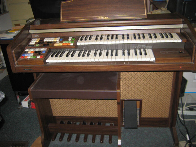 Technics Organ in Pianos & Keyboards in Kitchener / Waterloo - Image 3