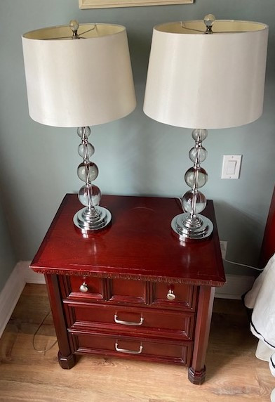 Two matching glass lamps in Indoor Lighting & Fans in Oakville / Halton Region - Image 2