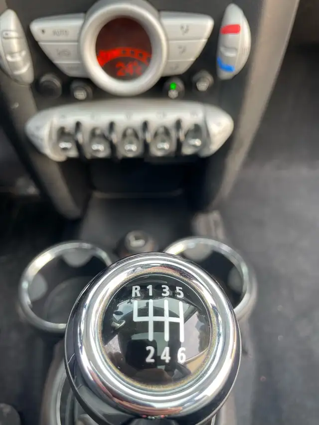 2009 MINI COOPER - LOW MILEAGE in Cars & Trucks in Ottawa - Image 9