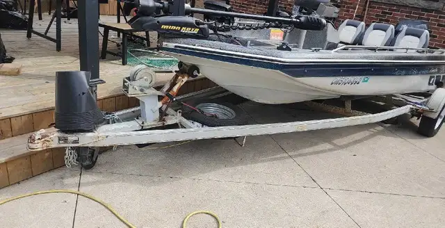 1989. 17 Charger bass boat in Personal Watercraft in Hamilton - Image 3