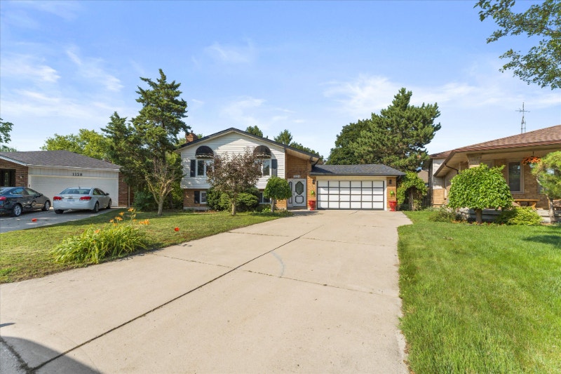 Beautiful 4Bed/2Bath Detached House For Sale in Lasalle Ontario