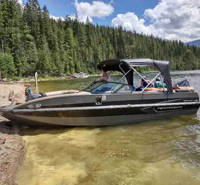 2018 Ventura 22 with 200hp Evinrude. Low hours. Only used in fresh water. Excellent boat for fishing...