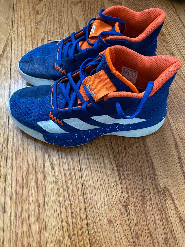 Adidas kids basketball shoes, size 5 in Basketball in Ottawa - Image 3