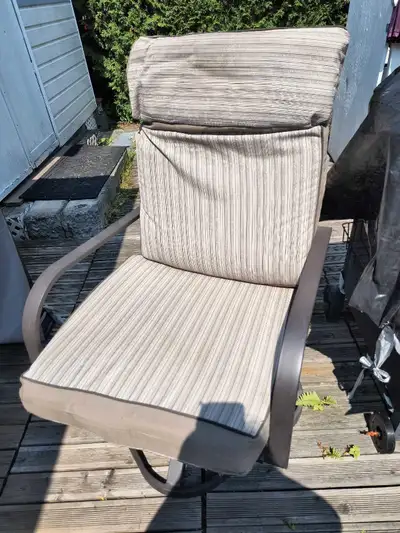 2 fauteuils berçante et tournant, View more