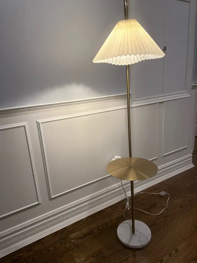 Floor Lamp in Indoor Lighting & Fans in Markham / York Region - Image 3