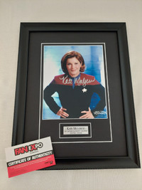 Kate Mulgrew Signed Star Trek 8x10 as Cpt Janeway - COA + Frame