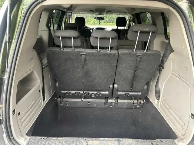 2009 Dodge Caravan (PARTS CAR) in Cars & Trucks in Muskoka - Image 8