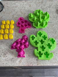 Quantity of silicone molds for ice cubes/candy/chocolate making