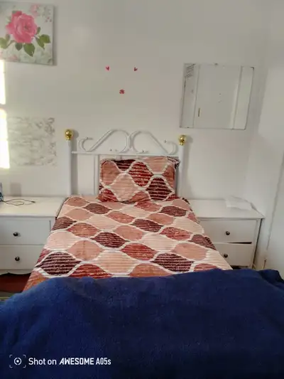 Room for rent in a house Incident all utilities like hydro and heat and wifi, close to all amenities...