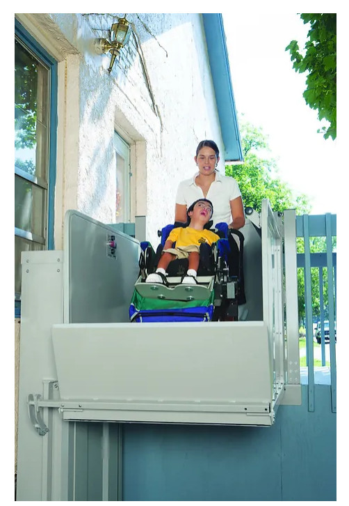 Wheelchair Porch Lifts /Vertical Platform Lift in Other in Windsor Region - Image 2
