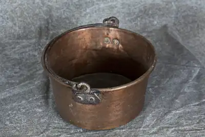 MARMITE ANTIQUE EN CUIVRE, View more