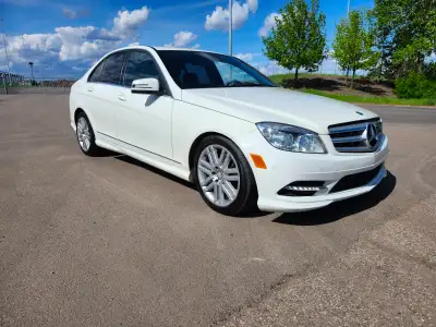 2011 Mercedes C250 4matic, low KM only 108 KM, V6, auto, black leather power heated seats, sunroof,...