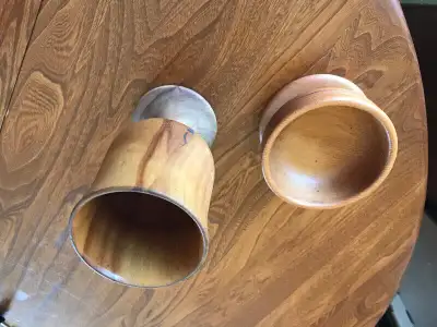Deux vases faits à la main par un ébéniste, View more