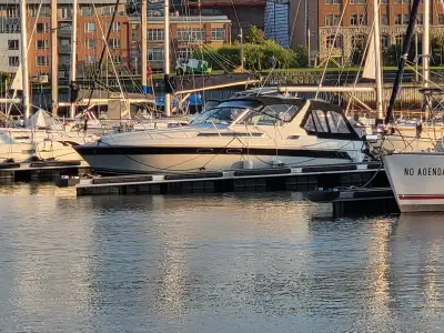 Superbe Wellcraft 3200 1987, parfait pour les passionnés de navigation il est Équipé de 2 moteurs Me...