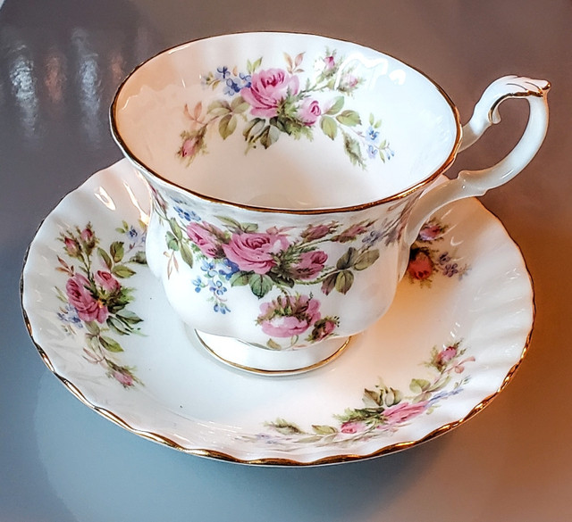 Royal Albert Tea Cup Saucer  in Arts & Collectibles in Oshawa / Durham Region