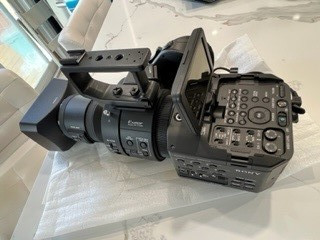 Selling Like-NewSony NEX FS700R Camera with Sony SELP18200 Lens in Cameras & Camcorders in Mississauga / Peel Region