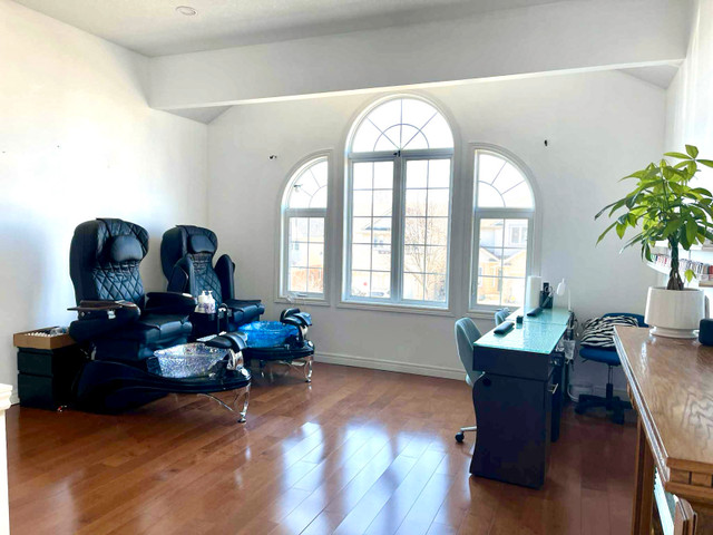 Luxury Nails, Spa & Massage - London in Massage Services in London
