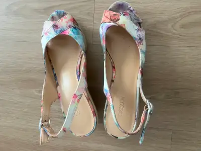 Ladies Summer Sandals. size 9, View more