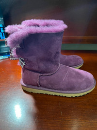 Brand New Girls Ugg Boots With Bows Size 5