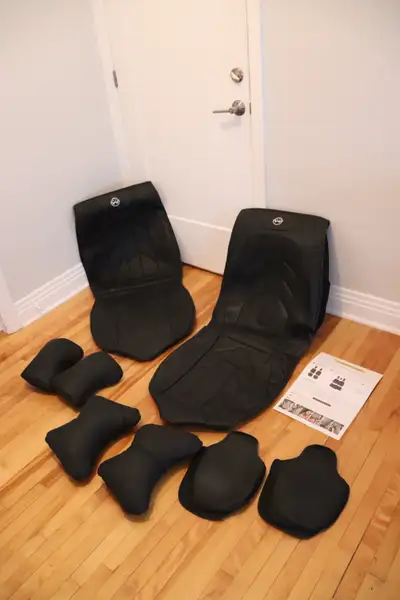 Couvre-sièges et appuis-tête en cuir noir utilisé 2 jours car préfère garder couleur d'origine des s...
