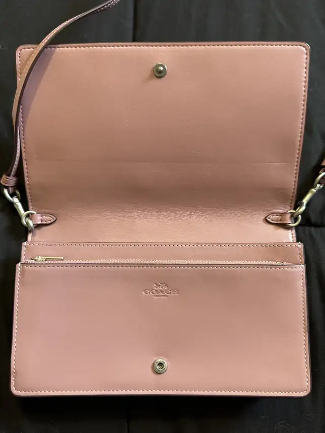 Coach Purse in Women's - Bags & Wallets in Sudbury - Image 4