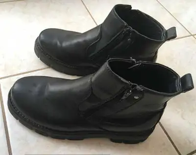 Bottes noires avec fermeture éclair, View more