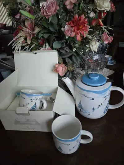 INDIGO Ski Scene Tea Set - NEW, View more