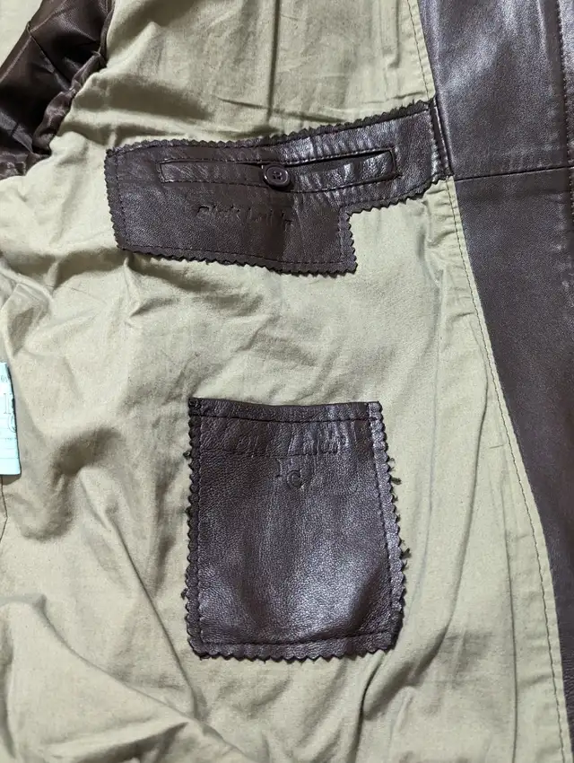 Blouson en cuir brun in Women's - Tops & Outerwear in Laval / North Shore - Image 6