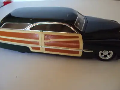 HOTWHEELS DIECAST- 1950 CUSTOM MERCURY WOODIE WAGON 1:18 SCALE, View more