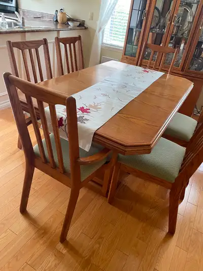 Table de salle à manger, 6 chaises avec rallonge de 2 pieds, View more