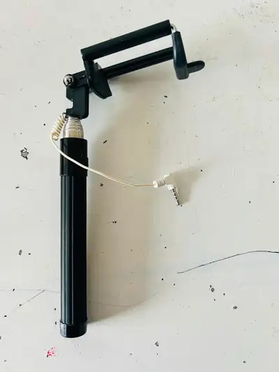 Extendable Selfie Stick / Perche a selfie extensible, View more