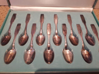 Set of 12 Vintage Oneida Flatware Tea spoons Silver plate Coats
