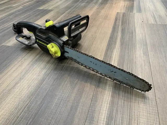 Yardworks 054-5763 Chainsaw in Outdoor Tools & Storage in City of Toronto - Image 2