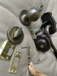 Front door handle and lock set 