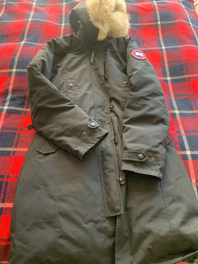 Canada Goose Coat  in Women's - Tops & Outerwear in City of Toronto - Image 2