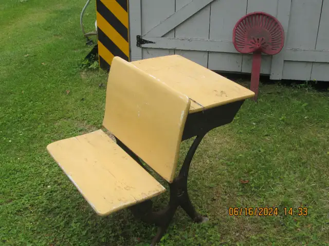 antique school desk in Desks in Ottawa - Image 4