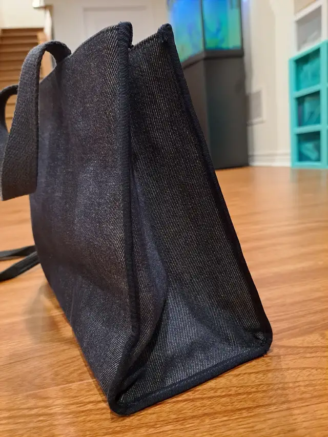 Authentic Burberry London Canvas Tote in Women's - Bags & Wallets in Oakville / Halton Region - Image 6