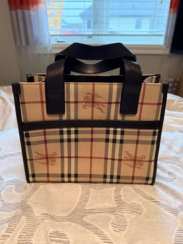 Authentic Burberry Purse in Women's - Bags & Wallets in London - Image 2