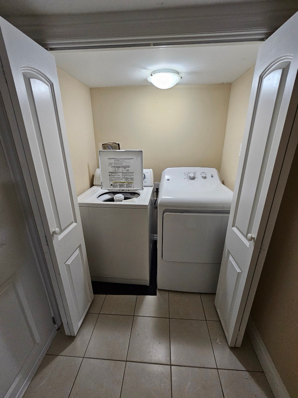 2 bedroom main floor and basement for rent in Toronto 4