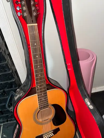 Barely played! In perfect condition! Only selling because I play my six strings way more than this o...