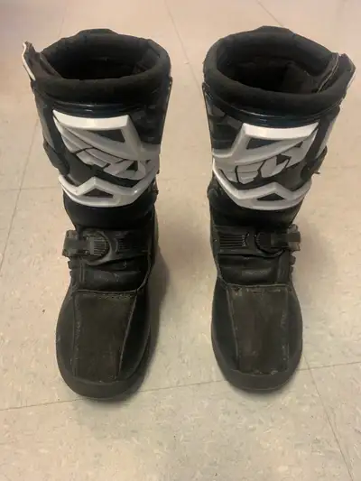 Fly racing mavrik mini youth size 13 kids dirt bike boots. Good condition. Kid is growing like a wee...