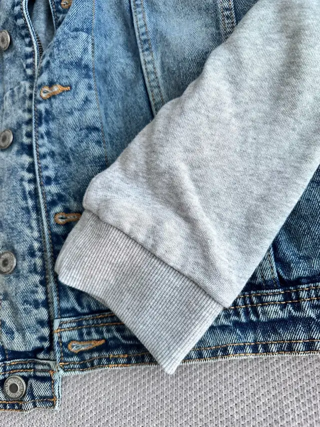 denim jacket for men in Men's in City of Montréal - Image 4