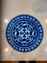 Spectacular Set Catalina Medallion Vibrant Blue and White Plates